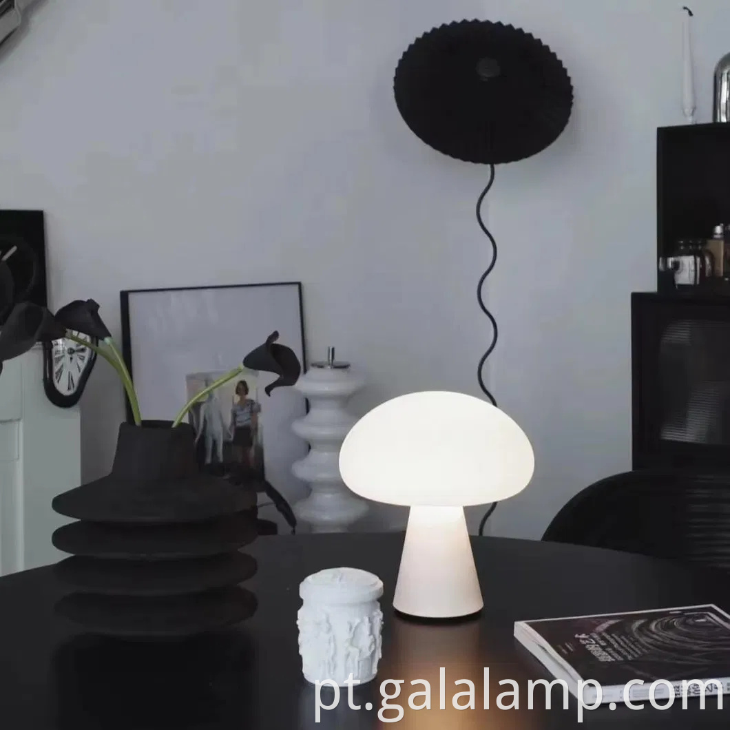 Luminosa luminária de cogumelos rgbw para camping e festas Night Light